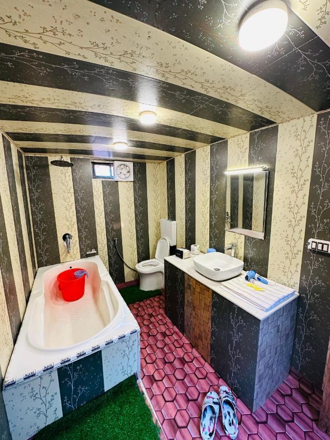 SrīnagarHouseboat New Retreat Group住宿加早餐旅馆 外观 照片