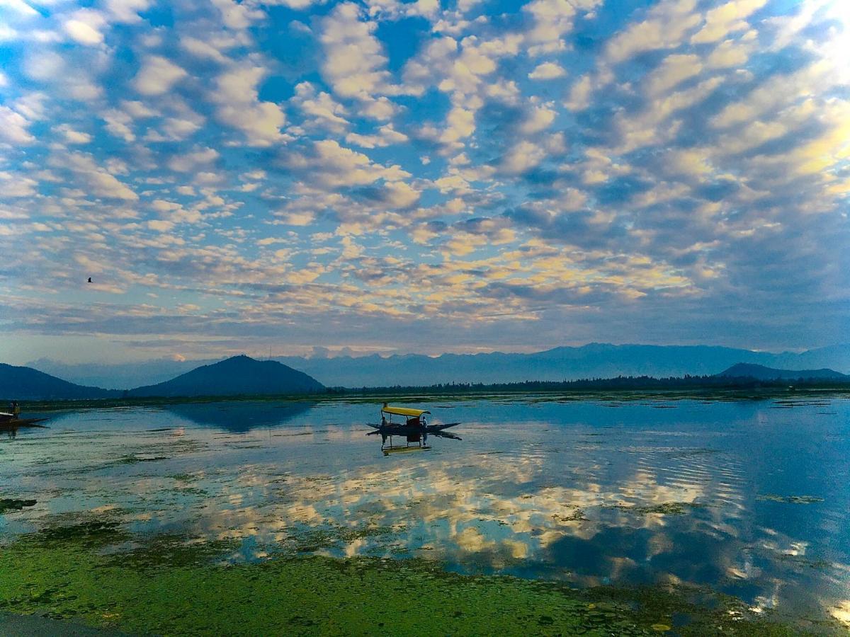 SrīnagarHouseboat New Retreat Group住宿加早餐旅馆 外观 照片